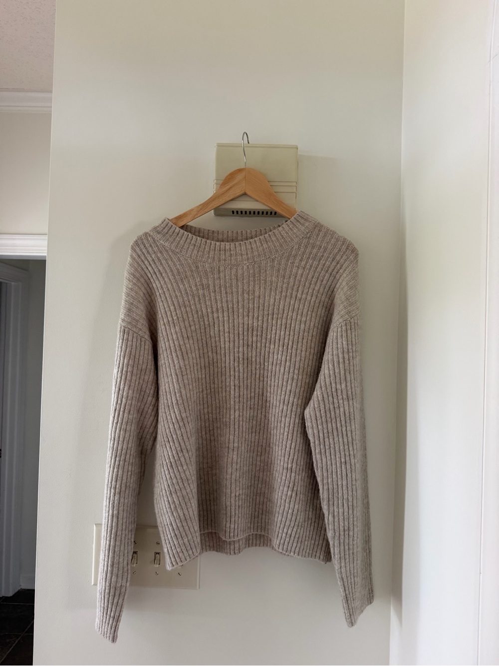 H&M Ribbed Crewneck Sweater - Light Beige